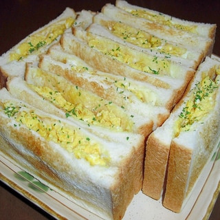 休日の朝食に♪我が家の“卵とチーズのホットサンド”